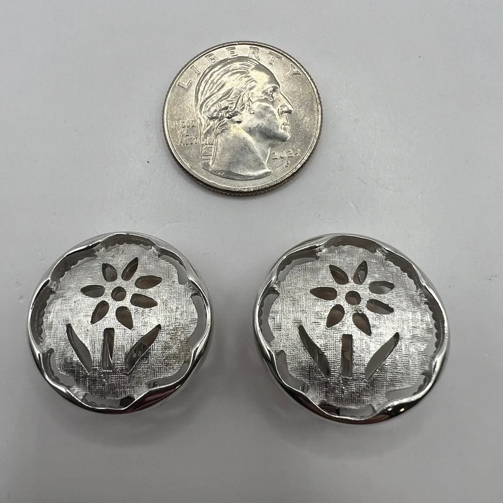 Vintage Sarah Coventry Clip On Earrings‎ Flower Textured Silver Tone Silhouette